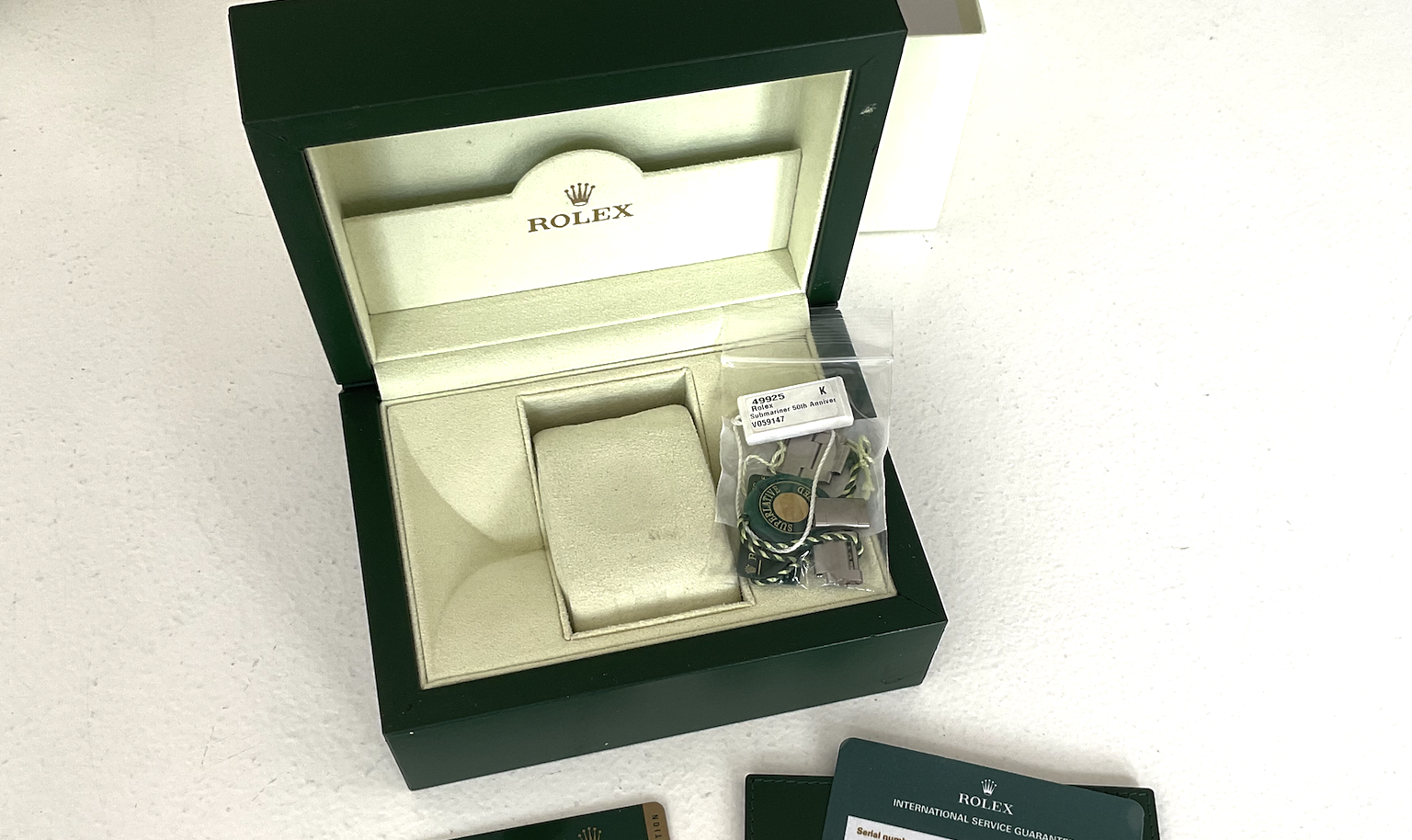 Rolex Kermit Submariner Reference 16610 Unpolished Full Set — Wind